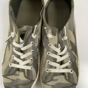 Stylish Camouflage Women's Sneakers
